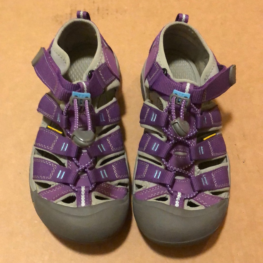 Keen waterproofs shoe size 5 men’s purple and gray